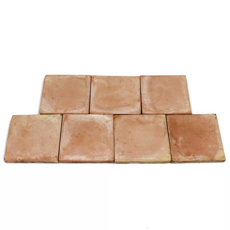 Tomette carrée moulée main paillée rosée