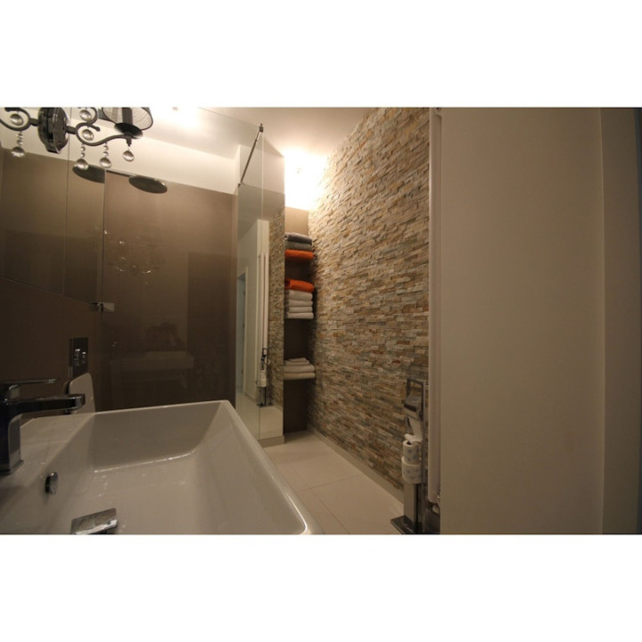 Un mur en plaquette de parement slimstone beige