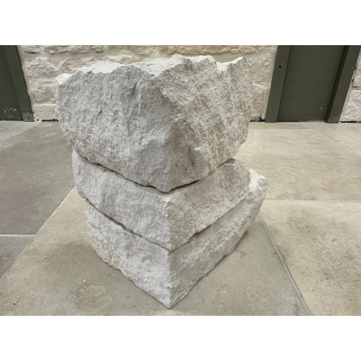 Une chaîne d'angle de parement rustique