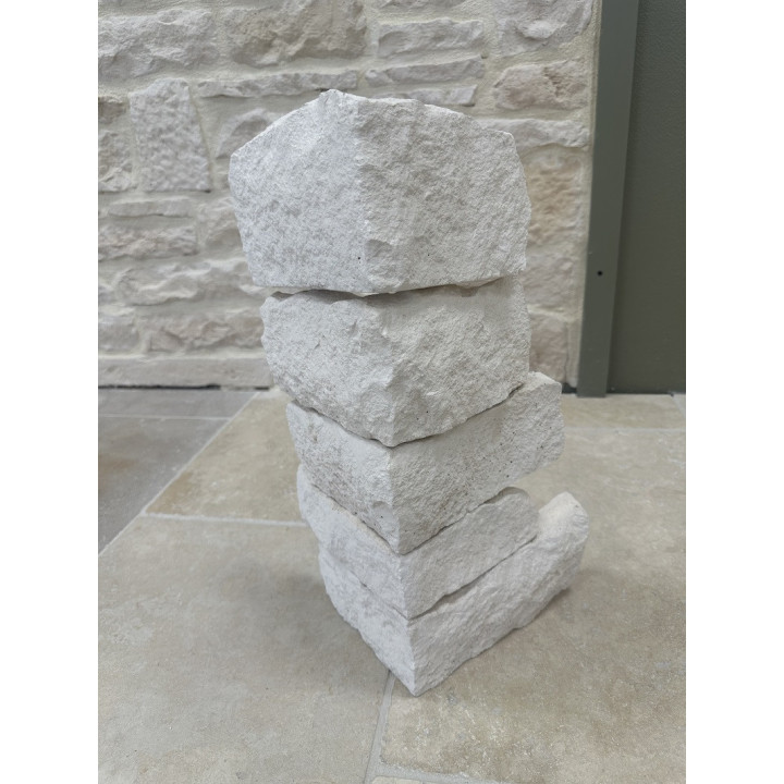 Zoom sur chaîne d'angle de parement rustique