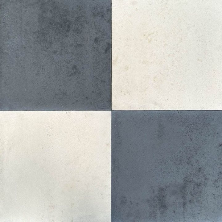 Un dallage à damier poillé