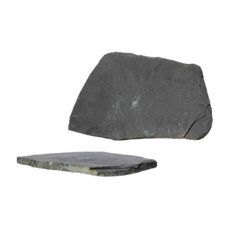 Pas japonais en ardoise noire aux bords irréguliers