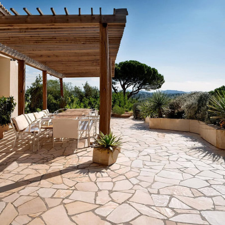 Carrelage en travertin beige Opus Incertum