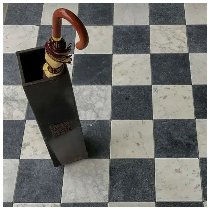 CARRELAGE DAMIER EN MARBRE VIEILLI SABLÉ dans une entrée