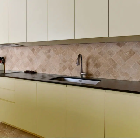 Carreau en travertin