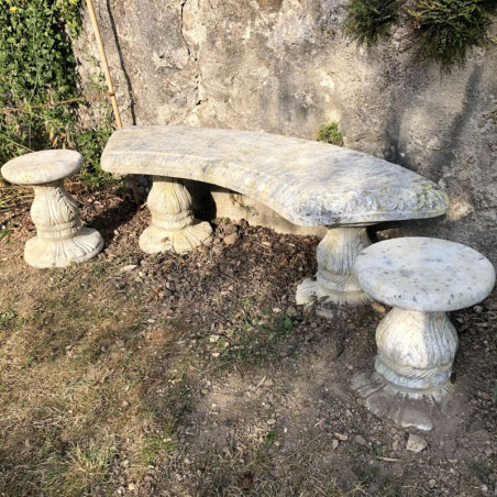 Banc en pierre arqué