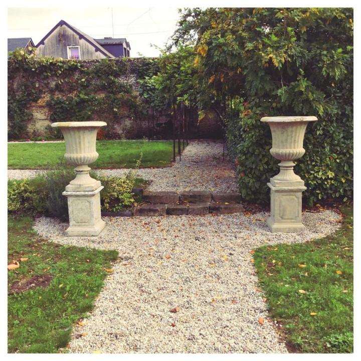 Socle rectangulaire classique en pierre reconstituée patinée Ligerio