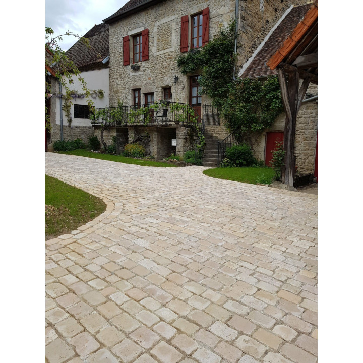pavé chantilly dans une allée de garage