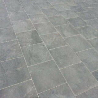 Dallage en pierre bleue lisse