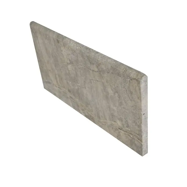 une margelle en travertin gris