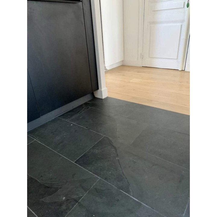 Carrelage en ardoise noire 