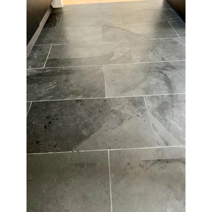 Carrelage en ardoise noire 