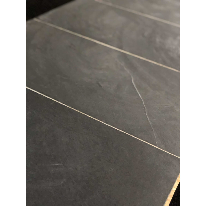 Carrelage en ardoise noire 