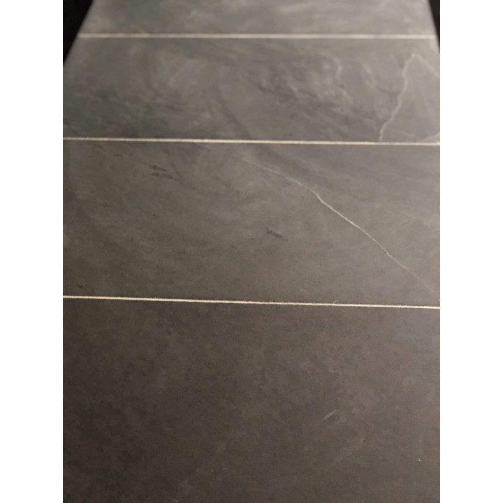 Carrelage en ardoise noire 