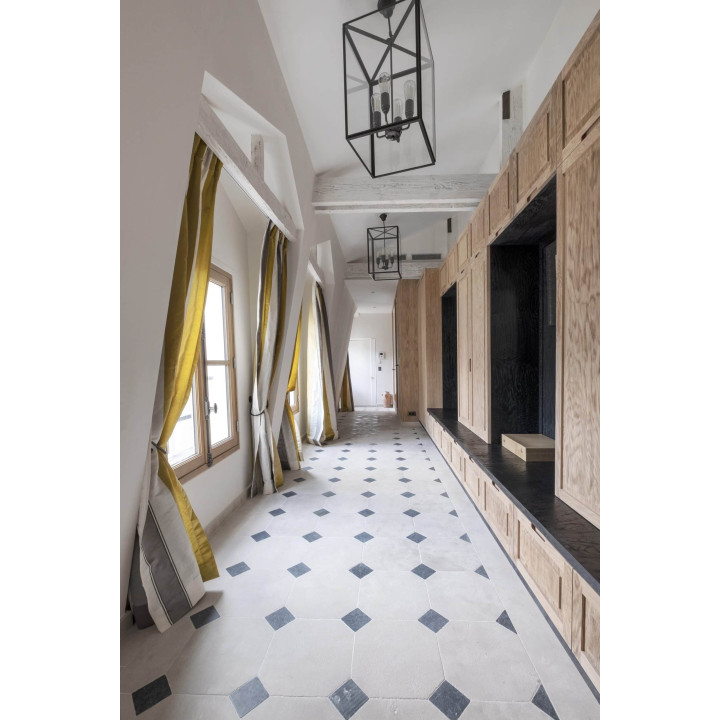 Bandeau périphérique en pierre pour le contour de pièce