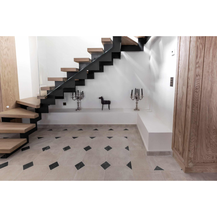 Bandeau périphérique en pierre pour le contour de pièce