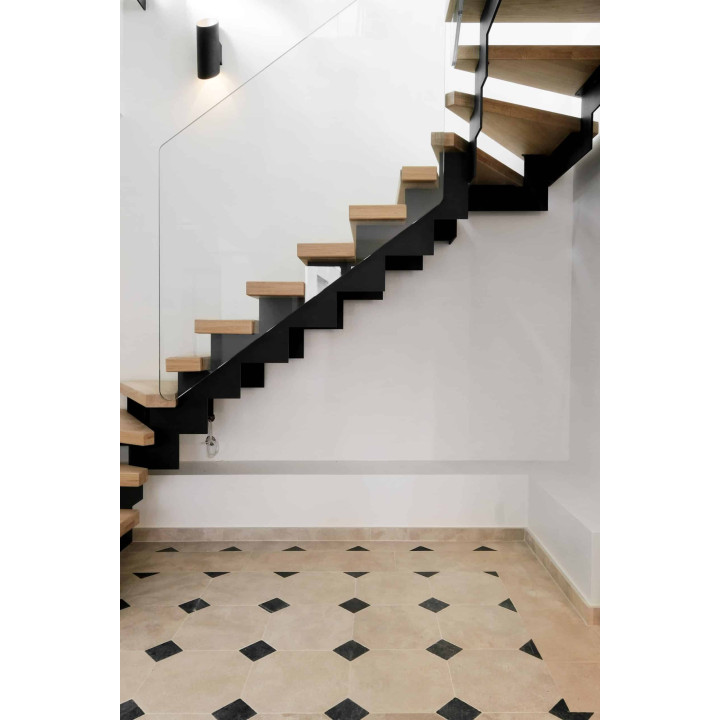 Bandeau périphérique en pierre pour le contour de pièce