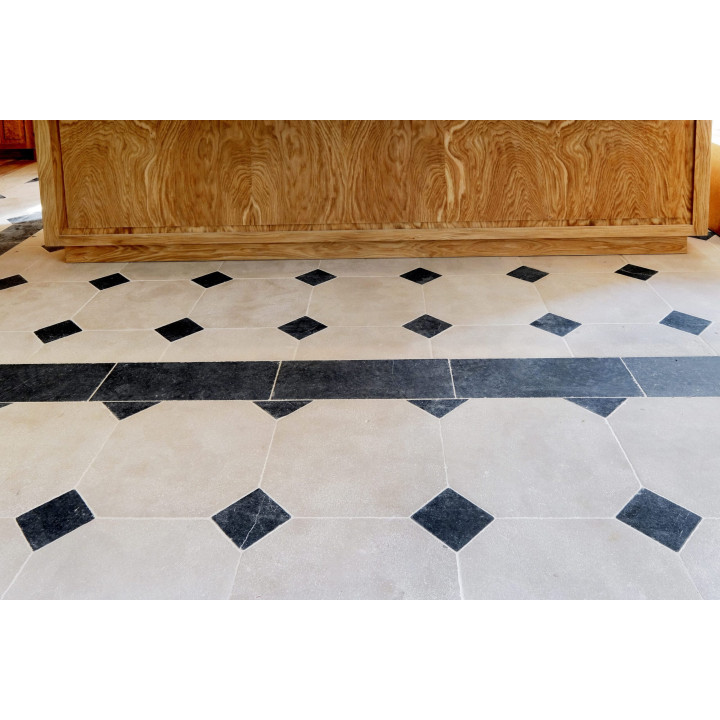 Bandeau périphérique en pierre pour le contour de pièce