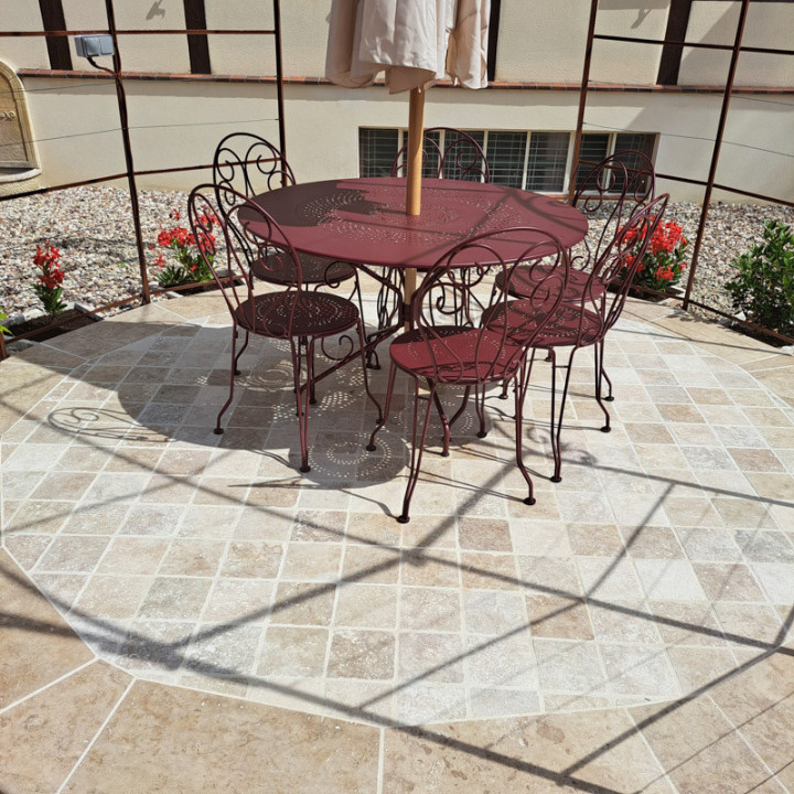 Pavé travertin de qualité pour vos espaces extérieurs - Ligerio