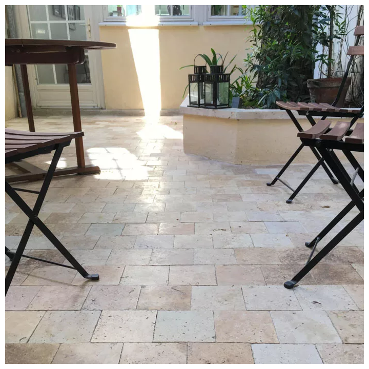 pavé travertin “bord mer” posé sur une terrasse