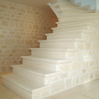 marche d’escalier moulurée