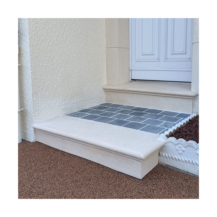 Marche d'escalier moulurée