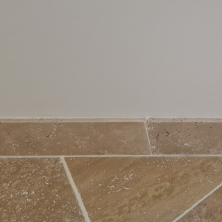 plinthe travertin clair 4