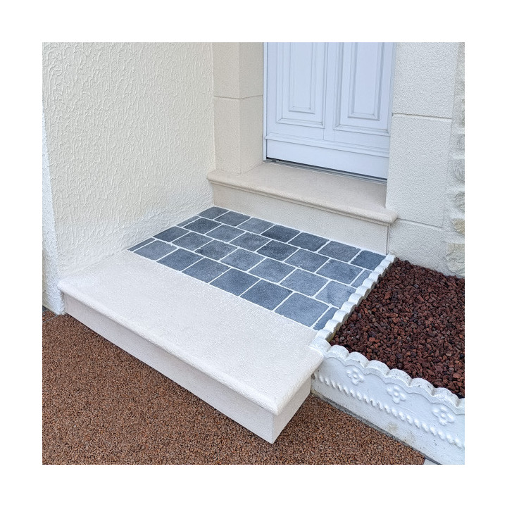 Marche d'escalier moulurée