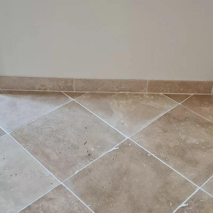 plinthe travertin clair 5