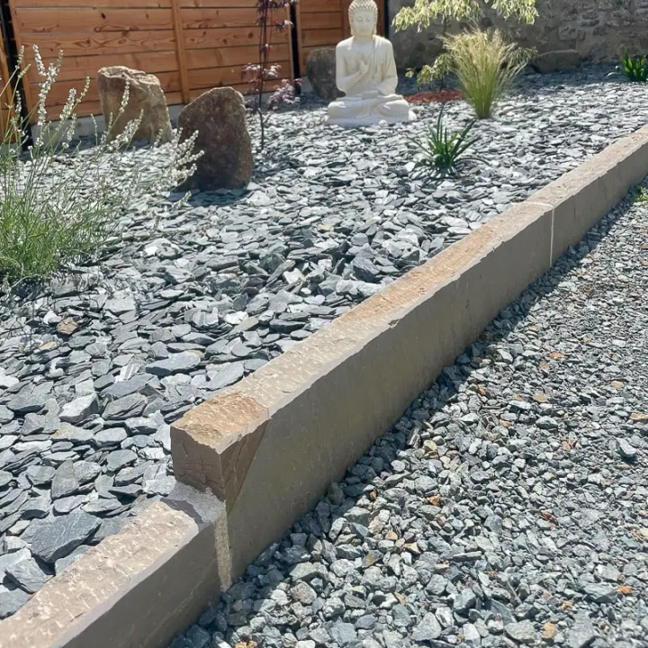 Bordure grès brun jardin extérieur