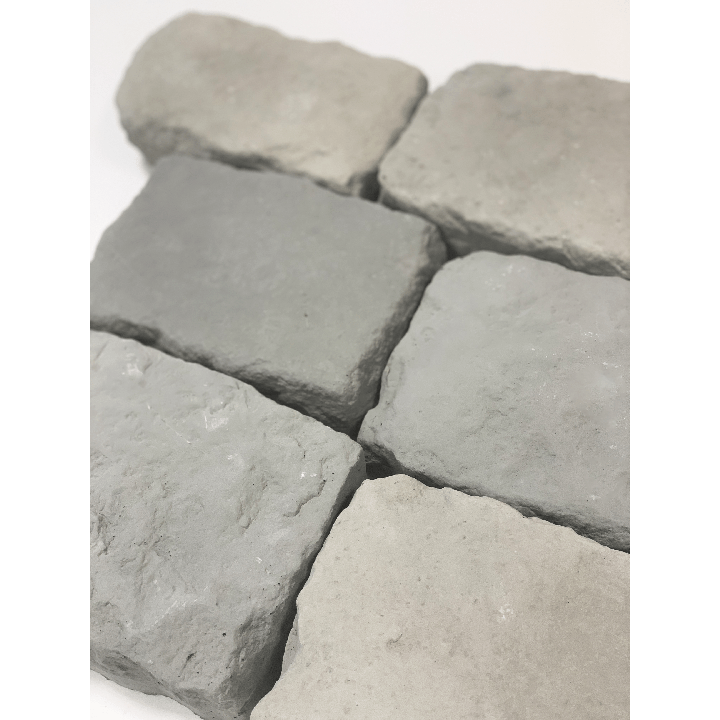 pavé gris clair chantilly vu de près