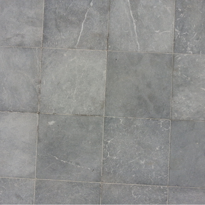 Dallage en pierre bleue sablée