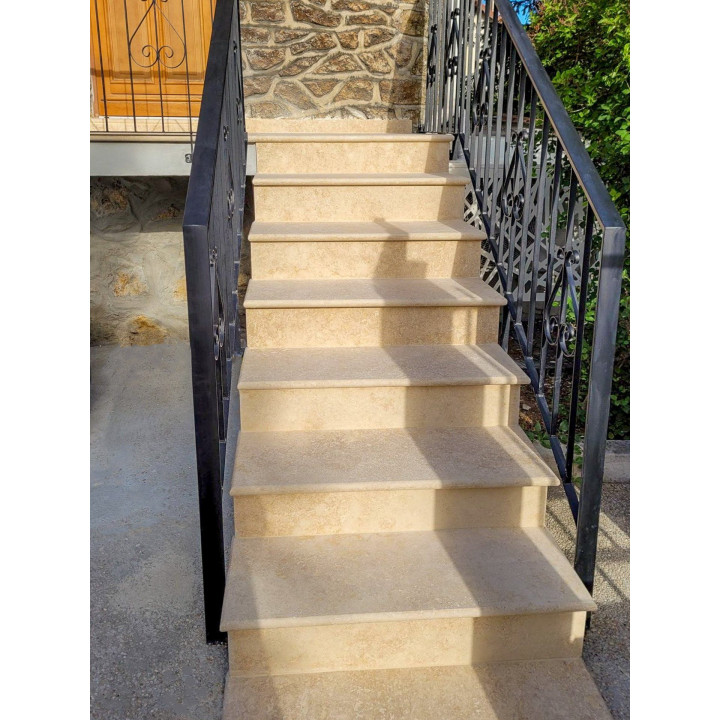 Marche en travertin light