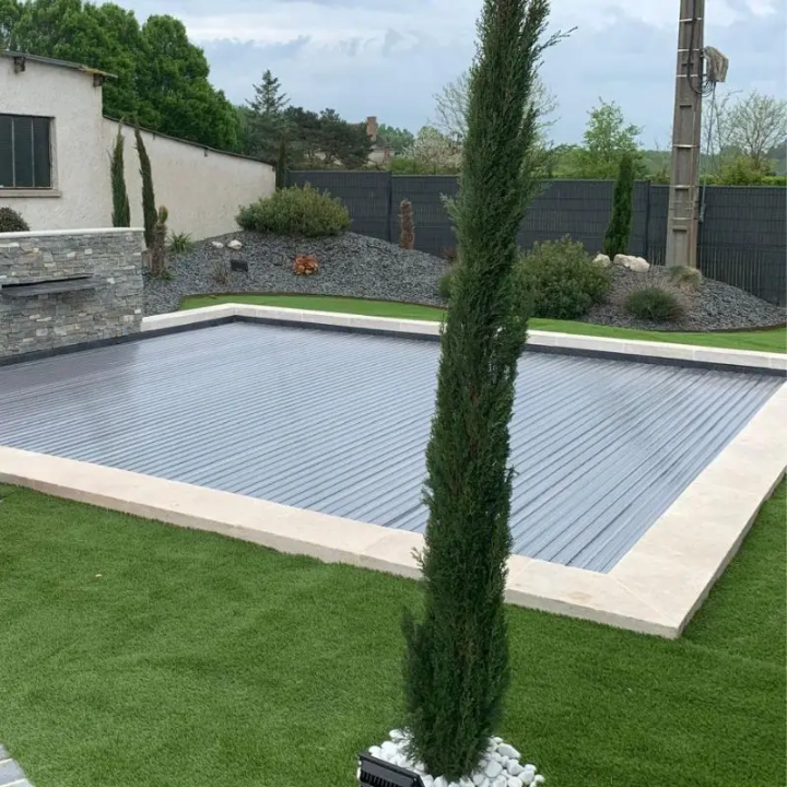 Margelle en travertin light en bord de piscine 61x33x10 bord droit (1er choix)