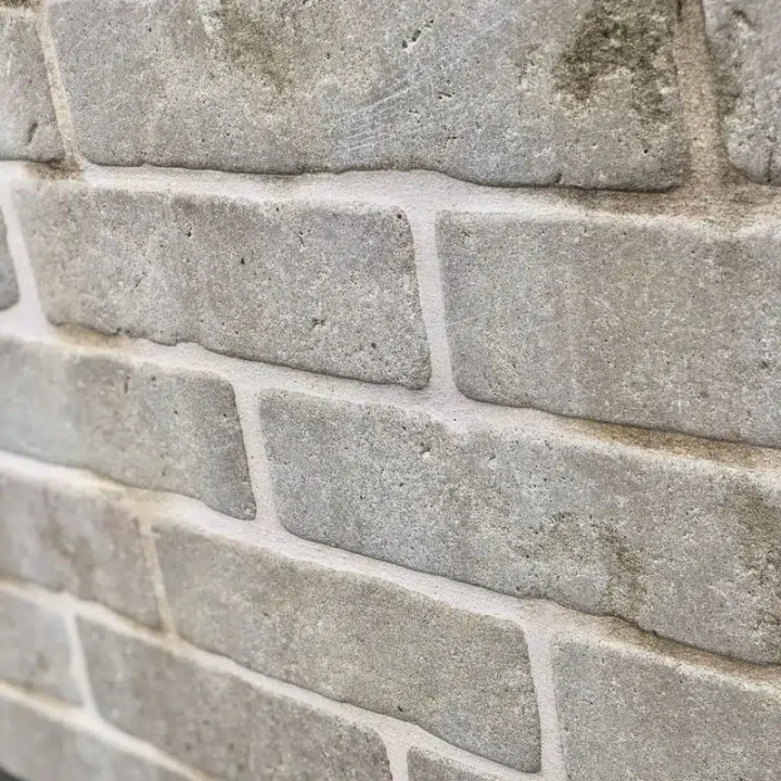 mur de pavés clairs