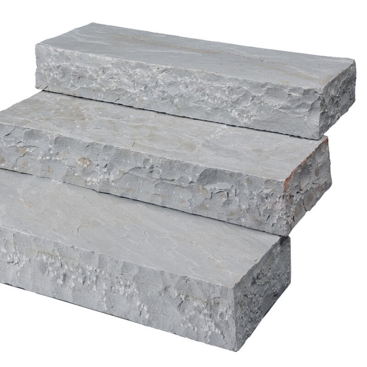 Marche d'escalier en grès gris