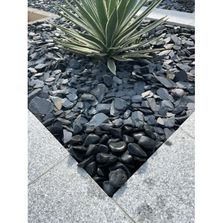 Galet de marbre noir