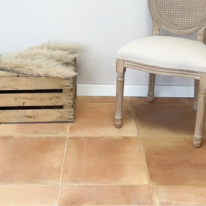 TOMETTE-CARREE-MOULEE-MAIN-ROSEE-385-cm-x-385-cm-x-23-cm