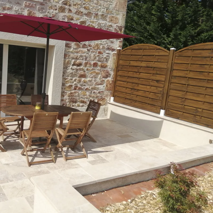 Dessus de mur en travertin : Pierre naturelle et durable - Ligerio