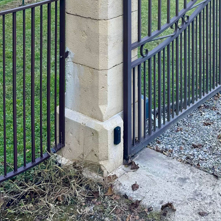 Pilier bouchardé ton pierre