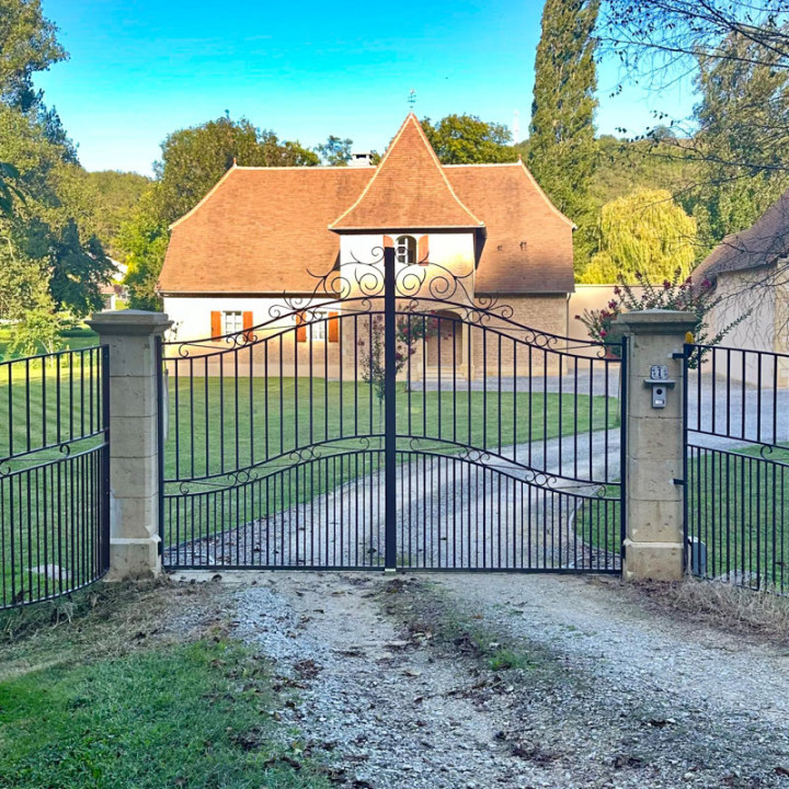 Pilier bouchardé ton pierre