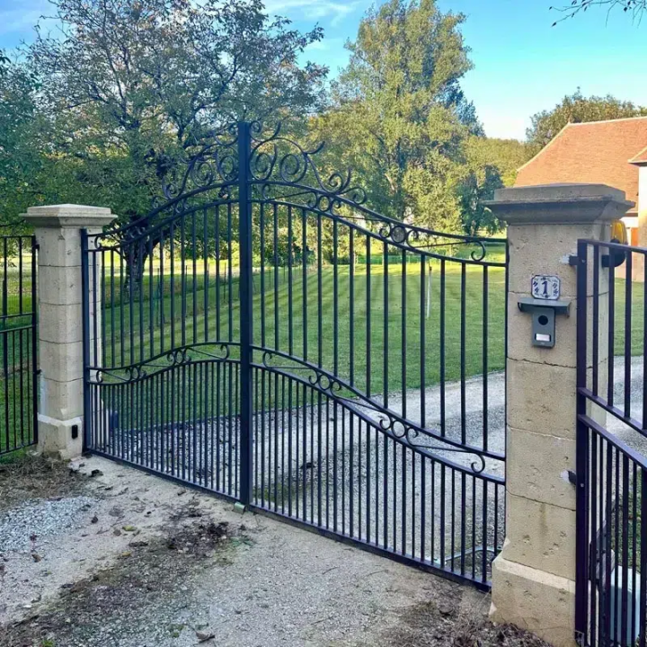 Pilier bouchardé ton pierre