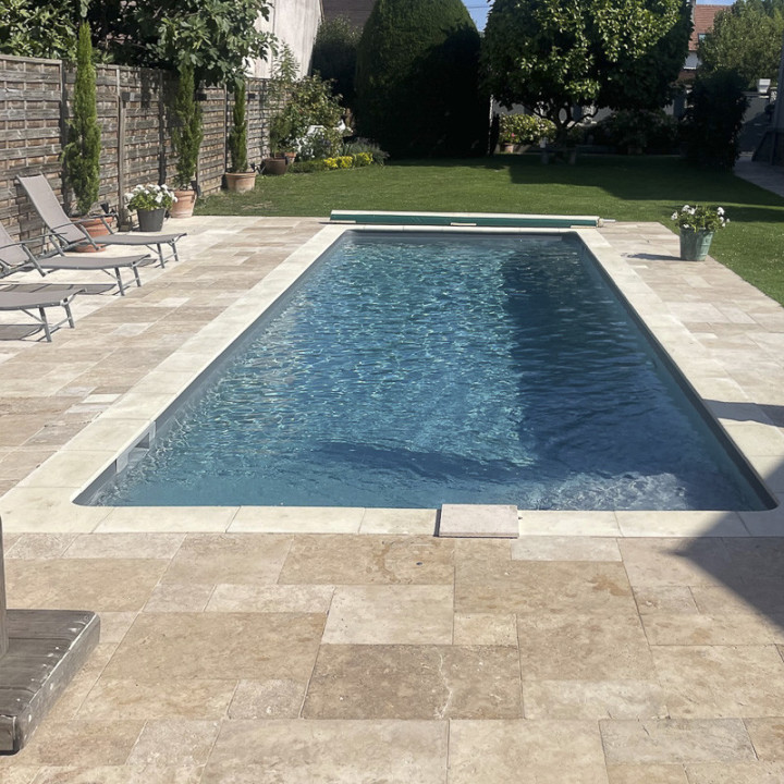 piscine avec dalle en travertin discount