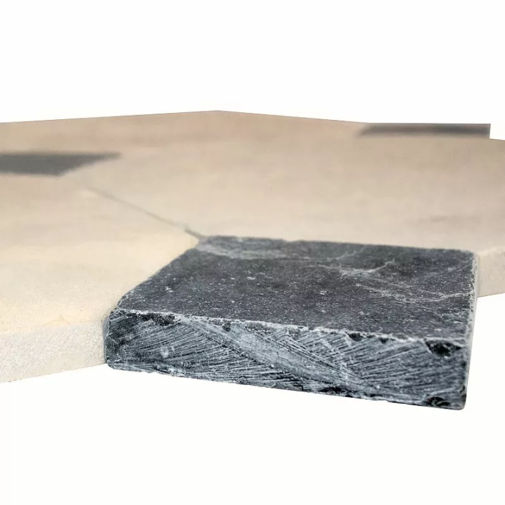 Zoom packshot sur fond blanc du dallage à cabochons Louvre