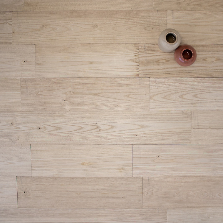 plancher massif en châtaignier finition brut