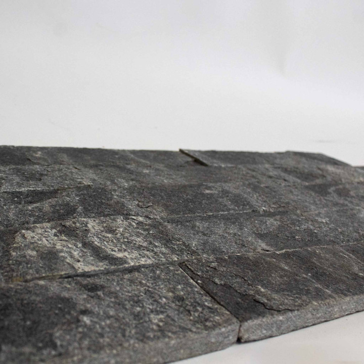 parement pierre noir