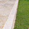 Bordure en travertin beige