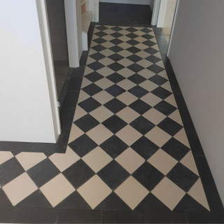 Carreau de dallage à damier en pierre du Nivernais