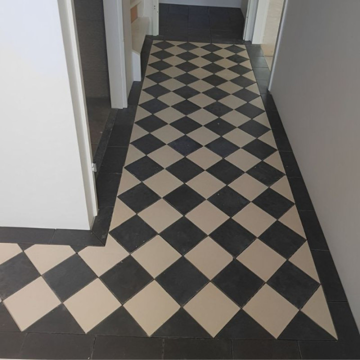 Carreau de dallage à damier en pierre du Nivernais