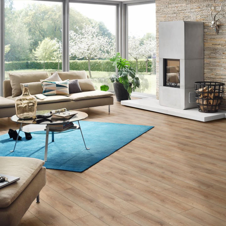 sol stratifié 8 mm aspect bois teinte beige havane vue ambiance